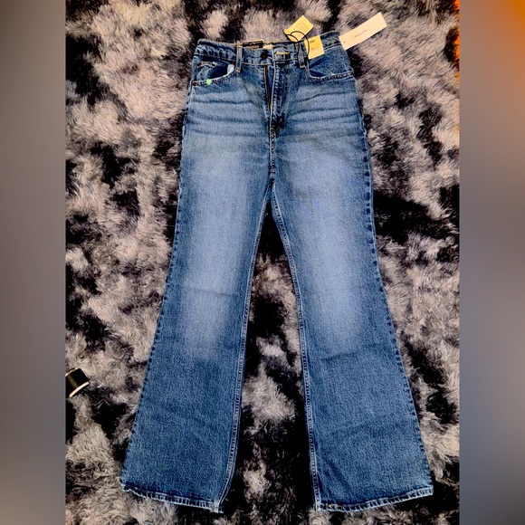 Levi’s flares 27x32 - Picture 2 of 3
